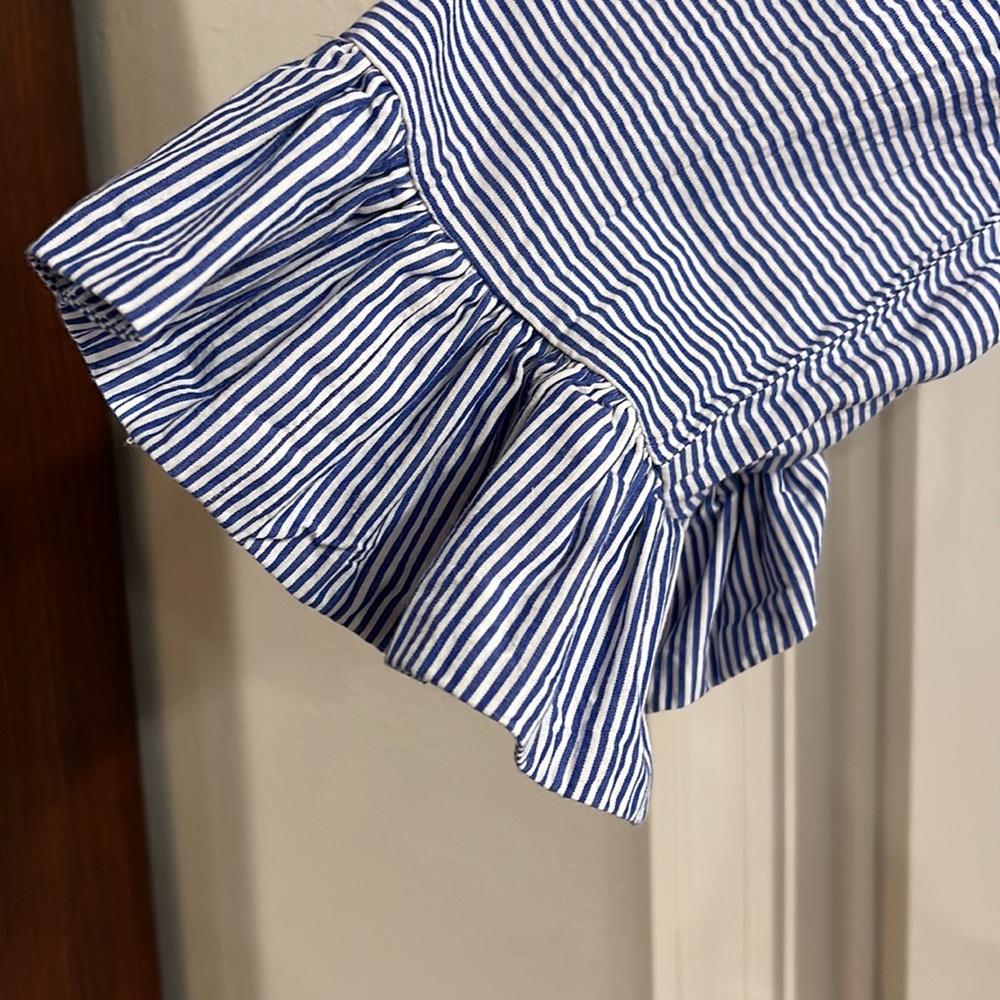 Crown & Ivy Size Medium Blue and White Pinstriped. - Picture 4 of 8